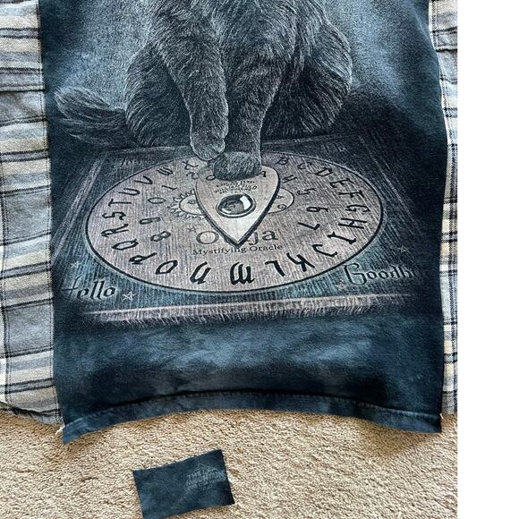 Black cat Ouija Board shirt, upcycled flannel t-shirt, Halloween spooky XL - Picture 7 of 7